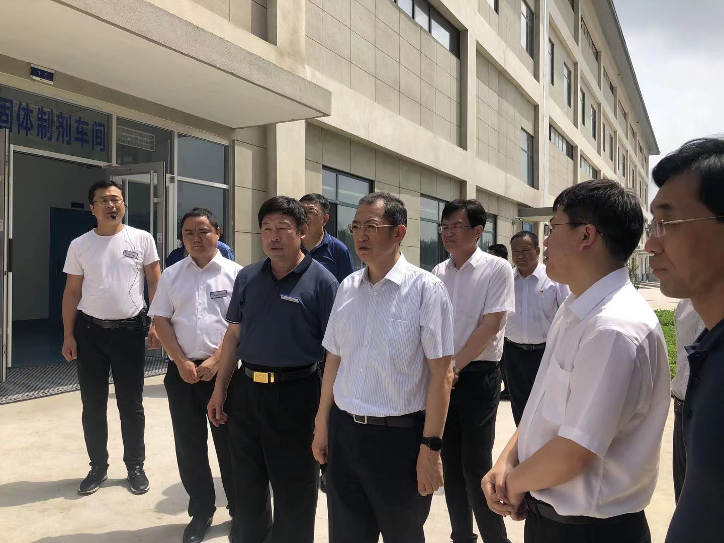 秦皇岛市市委副书记、市长丁伟等领导莅临秦皇岛大恩药业有限公司视察工作(图1)